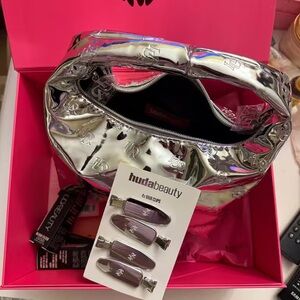 HUDA BEAUTY Shiny Silver Cosmetic Bag